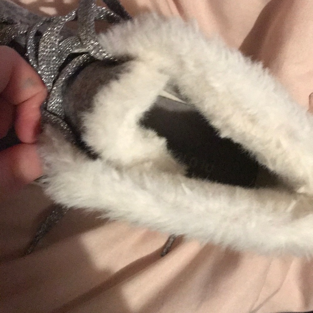 Gray shimmery fluffy shoes - Picture 2 of 4